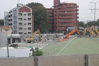 京王線八幡山駅から見た取り壊された寮