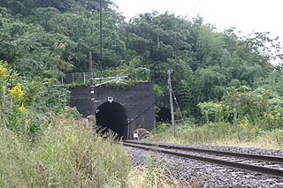 御殿場線駿河小山駅付近のトンネル