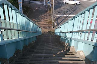 砧公園側の階段