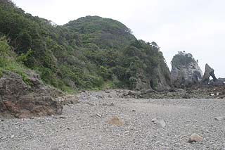 奇岩近くの浜１